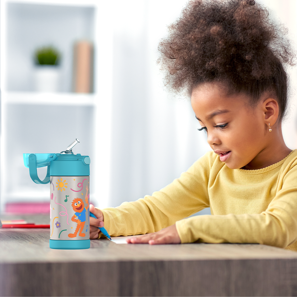 f4105mr_msrachel_12ozbottle_lifestyle_pdp.png